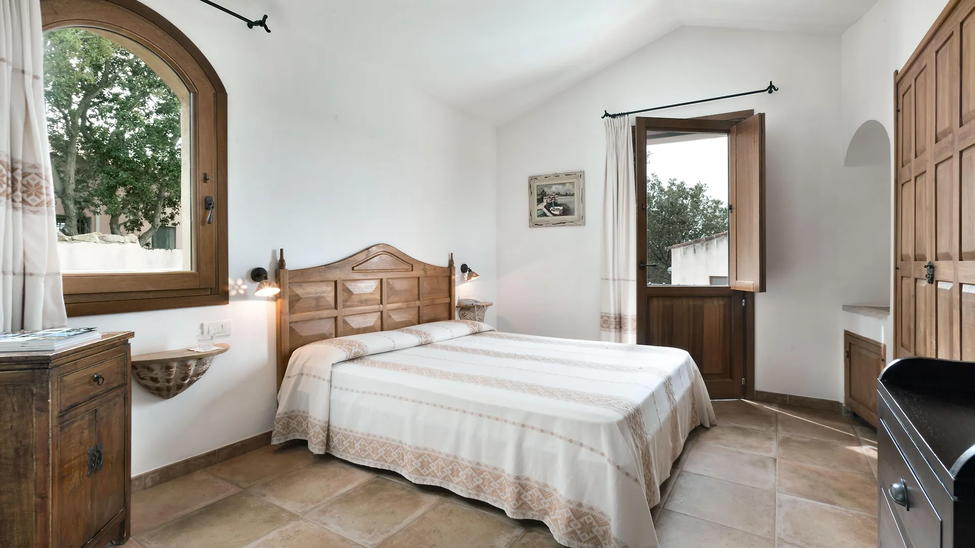 Hotel Arathena San Pantaleo